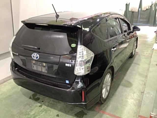 TOYOTA PRIUS ALPHA 2013