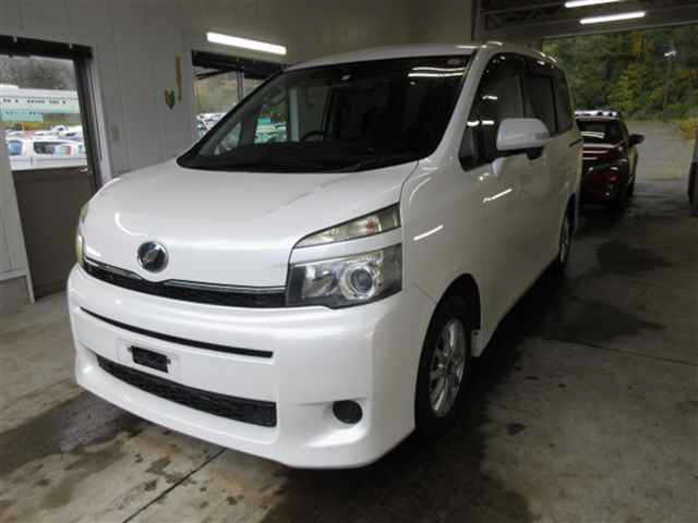 TOYOTA VOXY 2012