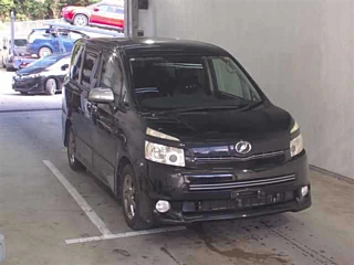 TOYOTA VOXY 2010