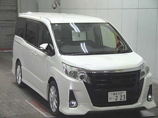 TOYOTA NOAH 2014