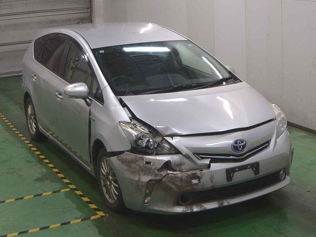 TOYOTA PRIUS ALPHA 2013