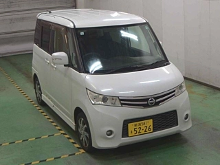 NISSAN ROOX 2011