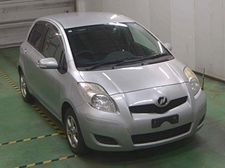 TOYOTA VITZ 2010