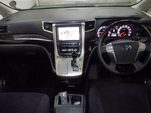 TOYOTA VELLFIRE 2010