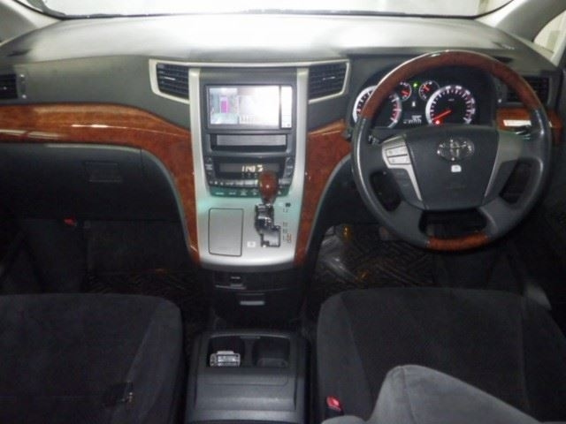TOYOTA VELLFIRE 2010