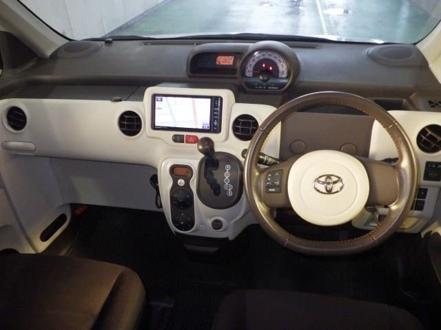 TOYOTA PORTE 2014