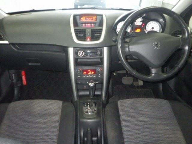 PEUGEOT 207 2010