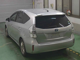 TOYOTA PRIUS ALPHA 2013