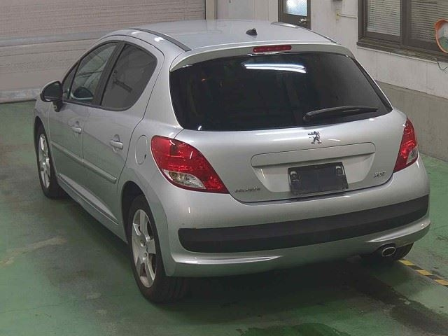 PEUGEOT 207 2010