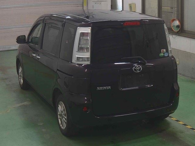 TOYOTA SIENTA 2012