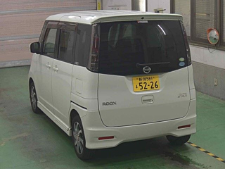 NISSAN ROOX 2011