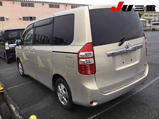 TOYOTA NOAH 2013
