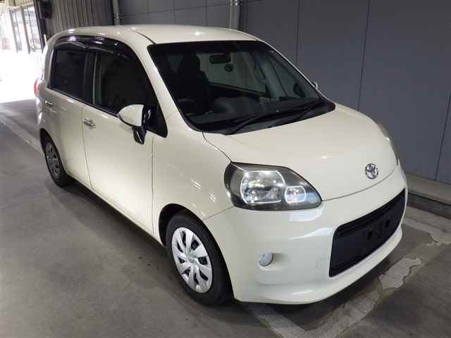 TOYOTA PORTE 2013