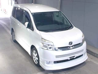 TOYOTA VOXY 2009