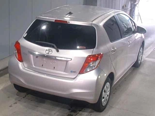 TOYOTA VITZ 2011