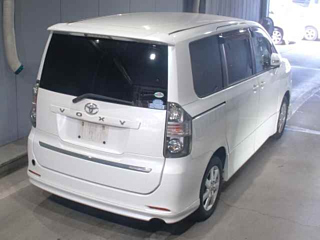TOYOTA VOXY 2009