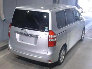 TOYOTA NOAH 2012