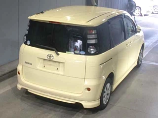 TOYOTA SIENTA 2010