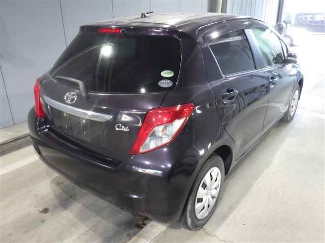 TOYOTA VITZ 2013