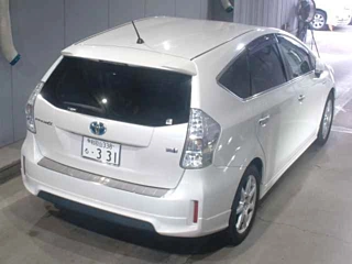 TOYOTA PRIUS ALPHA 2013