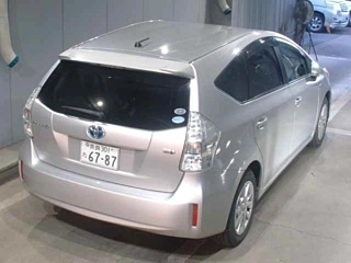 TOYOTA PRIUS ALPHA 2011