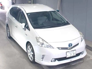 TOYOTA PRIUS ALPHA 2013