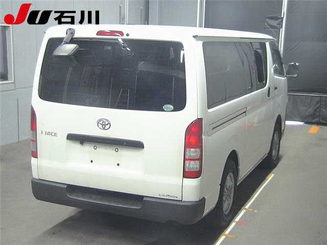 TOYOTA HIACE VAN 2013