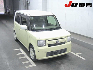 TOYOTA PIXIS SPACE 2016