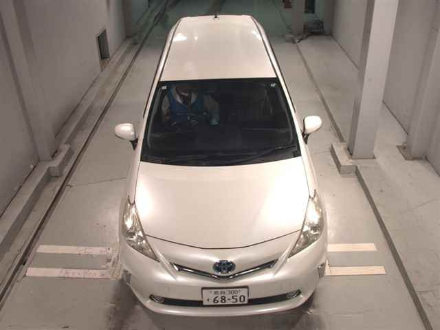 TOYOTA PRIUS ALPHA 2013