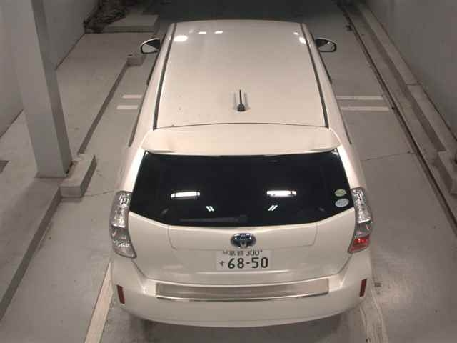 TOYOTA PRIUS ALPHA 2013