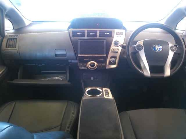 TOYOTA PRIUS ALPHA 2013