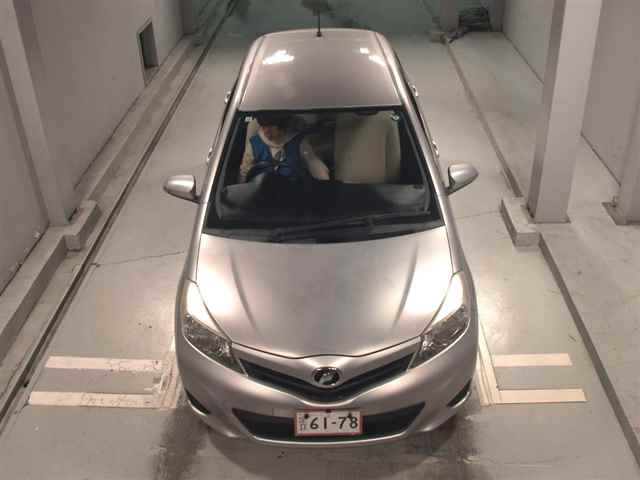 TOYOTA VITZ 2011