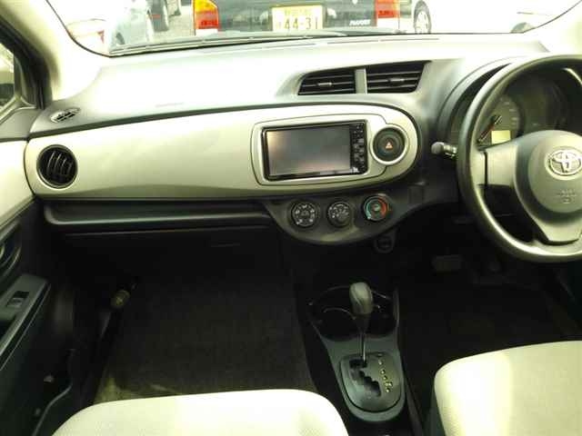 TOYOTA VITZ 2012