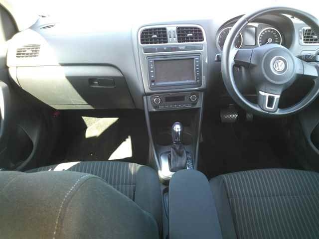 VOLKSWAGEN POLO 2012