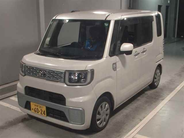 TOYOTA PIXIS MEGA 2015