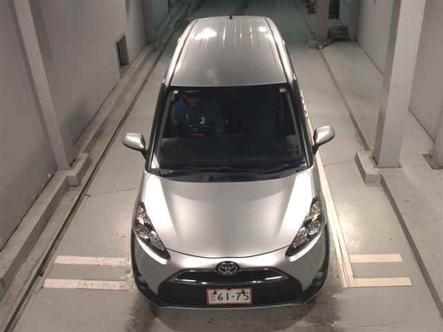 TOYOTA SIENTA 2016