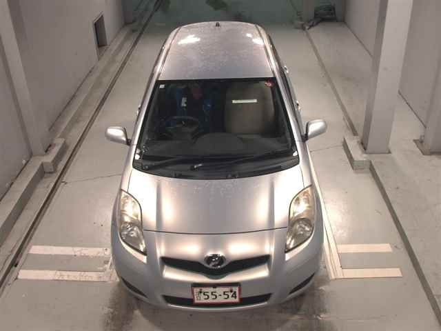 TOYOTA VITZ 2010