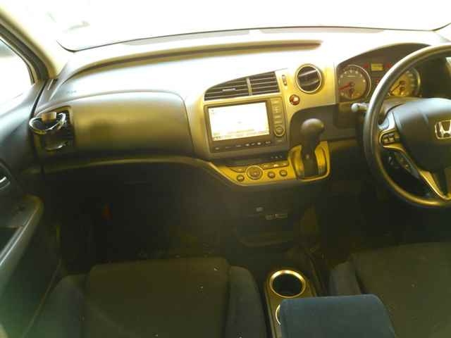 HONDA STREAM 2009