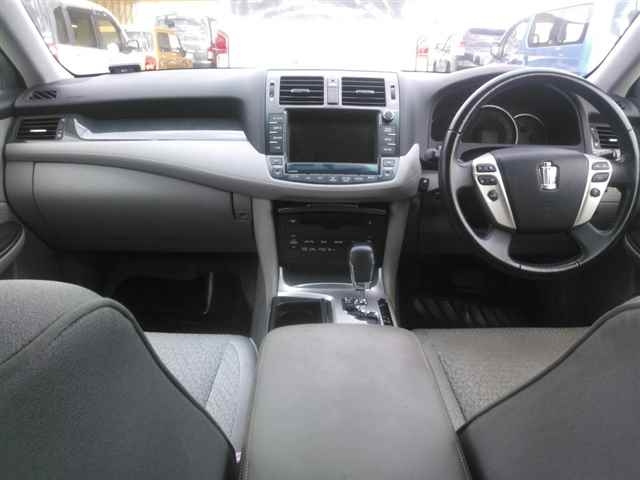 TOYOTA CROWN 2010