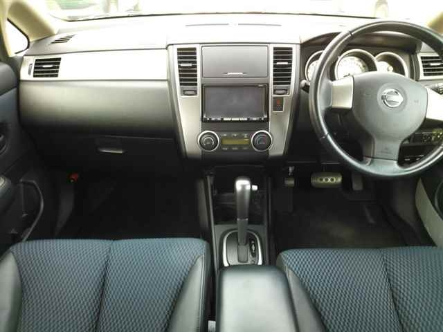 NISSAN TIIDA 2009