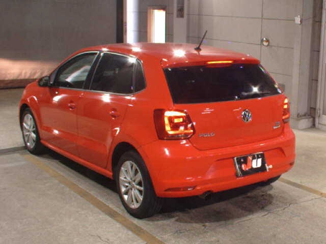 VOLKSWAGEN POLO 2015