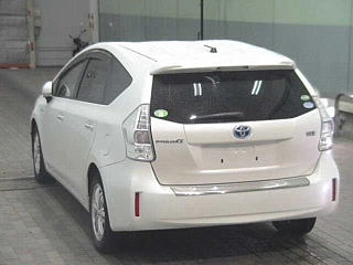 TOYOTA PRIUS ALPHA 2013