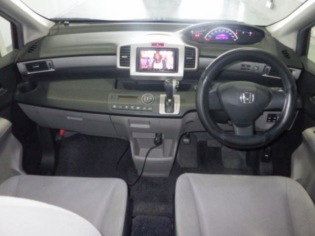 HONDA FREED 2011