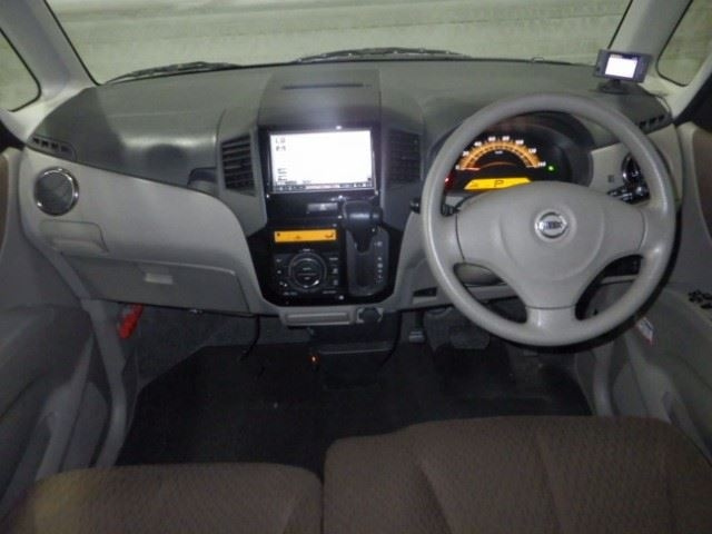 NISSAN ROOX 2010