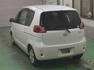 TOYOTA PORTE 2009