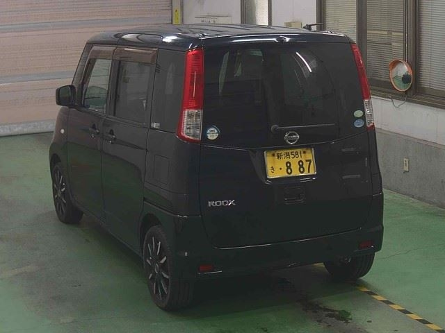 NISSAN ROOX 2010
