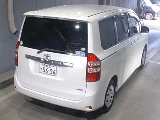 TOYOTA NOAH 2011