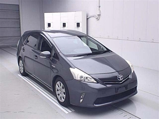 TOYOTA PRIUS ALPHA 2013