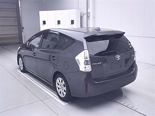 TOYOTA PRIUS ALPHA 2013