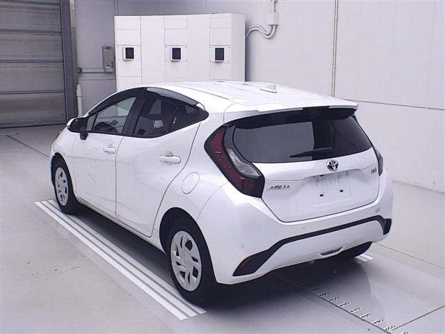 TOYOTA AQUA 2023